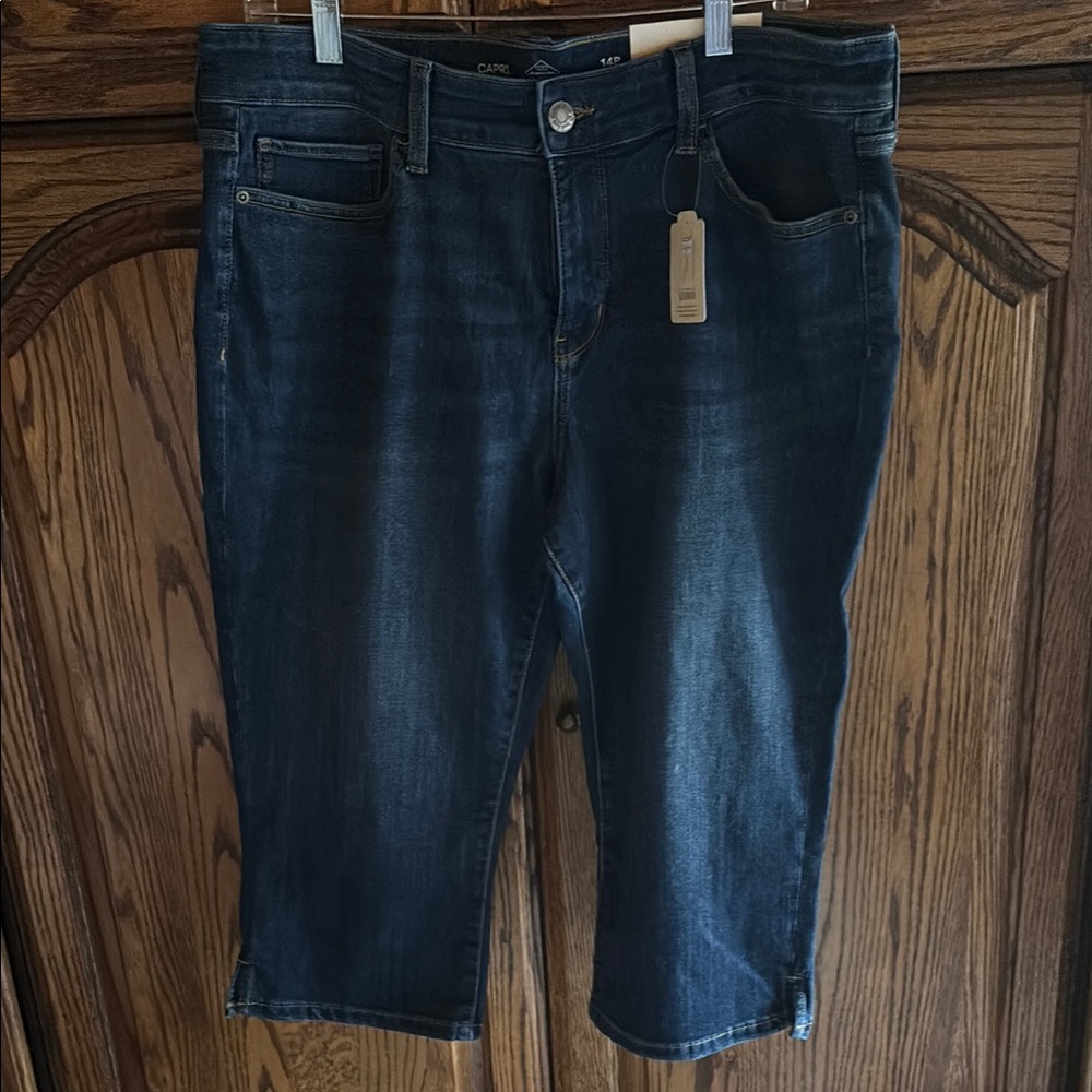 St. John's Bay Denim Capris Comfortable Casual Style